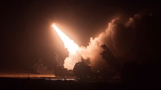 Das US-amerikanische und das südkoreanische Militär haben acht ballistische Raketen ins Meer abgefeuert.