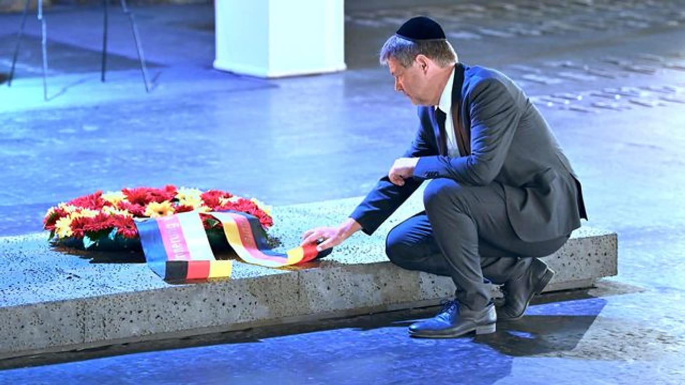 Bundeswirtschaftsminister Robert Habeck besucht die Holocaust-Gedenkstätte Yad Vashem.
