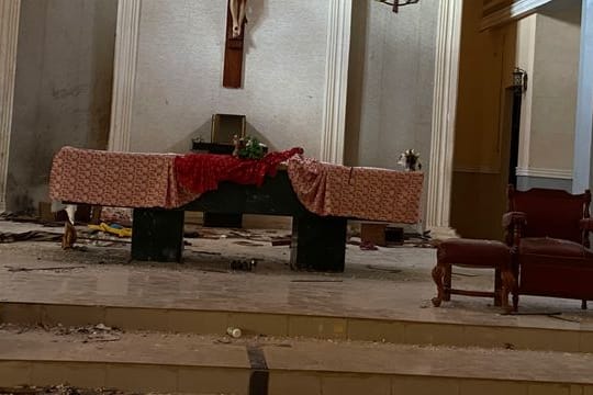 Blick auf den Altar der katholischen Kirche St.