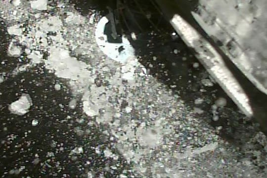 Die japanische Raumsonde "Hayabusa2" landet erfolgreich auf dem 250 Millionen Kilometer entfernten Asteroiden Ryugu.