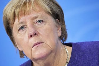 Altkanzlerin Angela Merkel stellt sich heute den Fragen eines Journalisten.