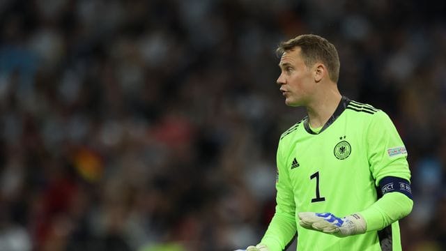 Deutschlands Torwart Manuel Neuer gestikuliert.