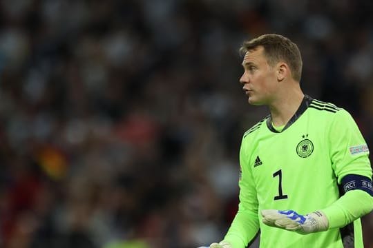 Deutschlands Torwart Manuel Neuer gestikuliert.