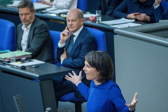 Außenministerin Annalena Baerbock (Grüne) bei einer Rede im Bundestag.