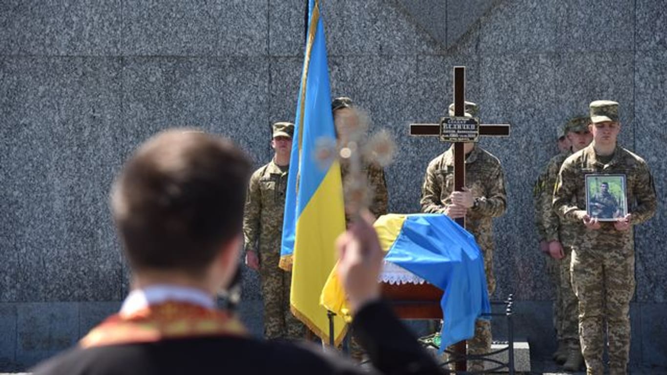 Trauerfeier für den gefallenen ukrainischen Soldaten Anton Welytschko in Lwiw.