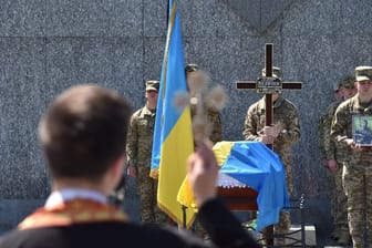 Trauerfeier für den gefallenen ukrainischen Soldaten Anton Welytschko in Lwiw.