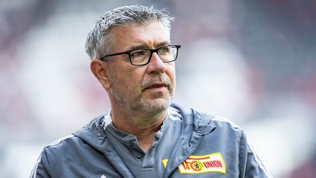 Der Cheftrainer des Fußball-Bundesligisten 1. Der Cheftrainer des Fußball-Bundesligisten 1.