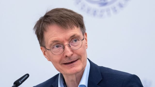 Bundesgesundheitsminister Lauterbach will in die Ukraine reisen, um deutsche Hilfe bei der Versorgung von Verletzten anzubieten.