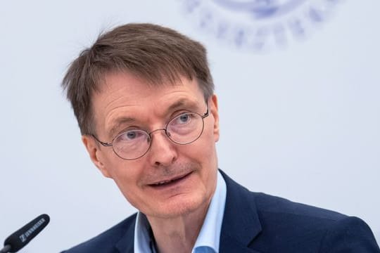 Bundesgesundheitsminister Lauterbach will in die Ukraine reisen, um deutsche Hilfe bei der Versorgung von Verletzten anzubieten.