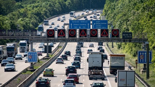 Aus für Neuwagen mit Verbrennermotoren? Die EU-Pläne sorgen in der Berliner Ampel für Unstimmigkeiten. Aus für Neuwagen mit Verbrennermotoren? Die EU-Pläne sorgen in der Berliner Ampel für Unstimmigkeiten.