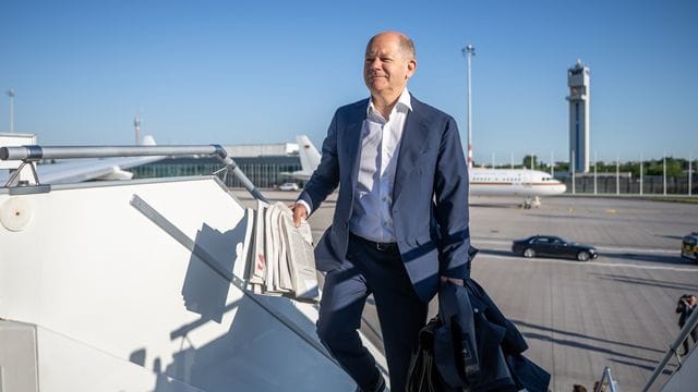 Am ersten Tag seiner Balkan-Reise besucht Kanzler Scholz Serbien, Kosovo und Griechenland.