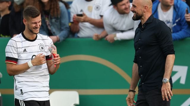 U21-Nationalspieler Tom Krauß (l) kommt auf Leihbasis zu den Schalkern. U21-Nationalspieler Tom Krauß (l) kommt auf Leihbasis zu den Schalkern.