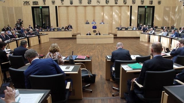 Der Bundesrat hat am Freitag zahlreiche, jüngst vom Bundestag beschlossene Gesetze abgesegnet. Der Bundesrat hat am Freitag zahlreiche, jüngst vom Bundestag beschlossene Gesetze abgesegnet.