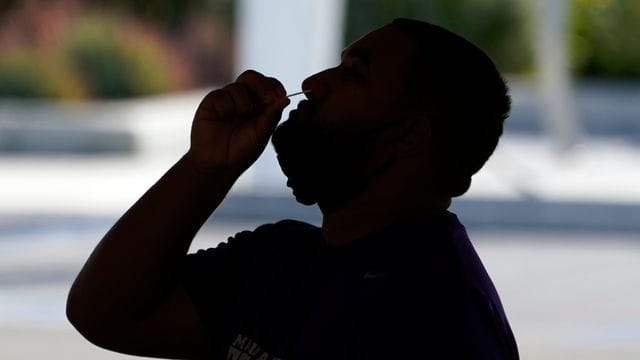 Die US-Reisebranche hatte dazu aufgerufen, die Testpflicht möglichst schnell zu beenden. Die US-Reisebranche hatte dazu aufgerufen, die Testpflicht möglichst schnell zu beenden.