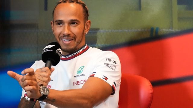 Mercedes-Pilot Lewis Hamilton während einer Pressekonferenz zum Großén Preis von Aserbaidschan.