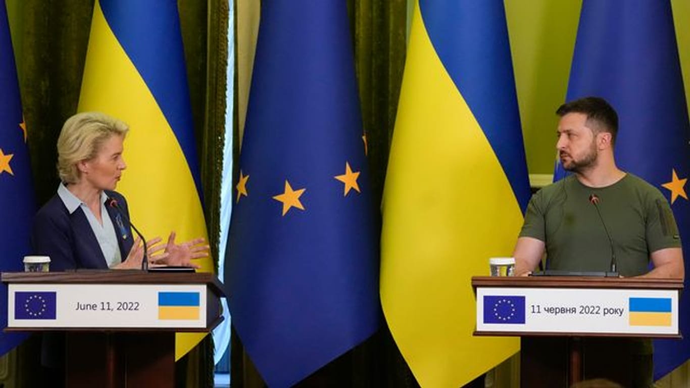 Eu-Kommissionspräsidentin Ursula von der Leyen spricht mit dem ukrainischen Präsidenten Wolodymyr Selenskyj über einen möglichen EU-Beitritt der Ukraine.