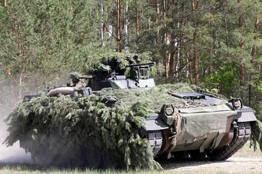 Der Schützenpanzer "Marder" bei einer Übung in Mecklenburg-Vorpommern.