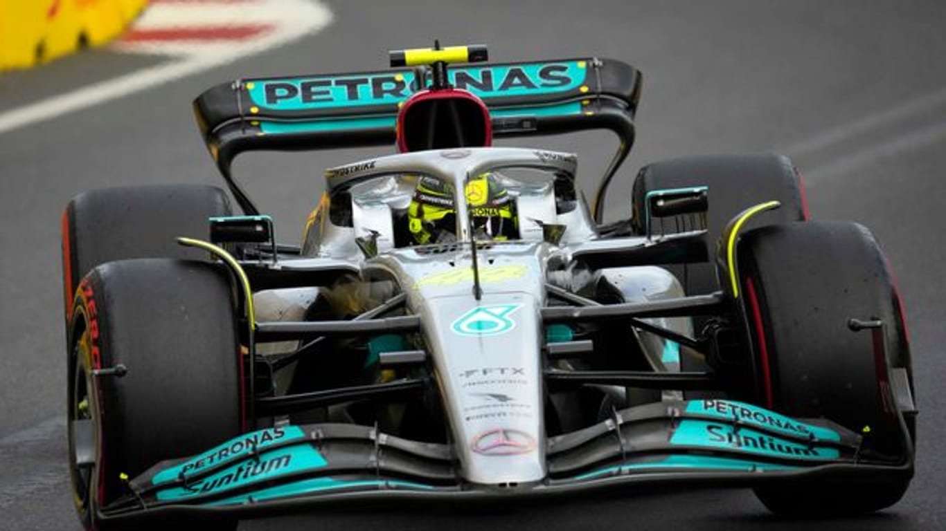 Wurde trotz der Probleme mit dem Mercedes-Boliden in Baku Vierter: Lewis Hamilton.