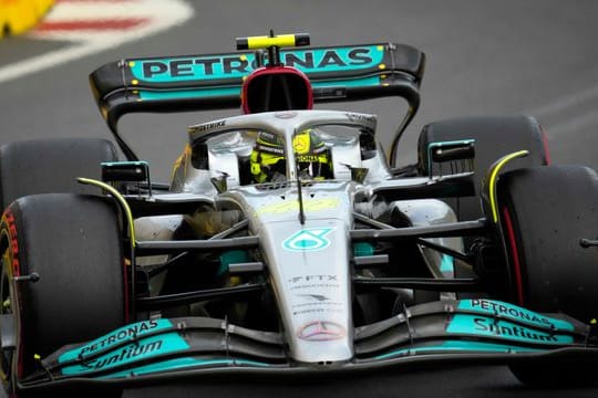 Wurde trotz der Probleme mit dem Mercedes-Boliden in Baku Vierter: Lewis Hamilton.