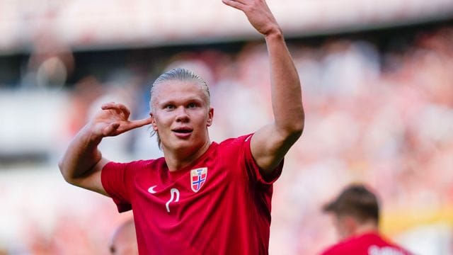 Norwegens Erling Haaland traf beim 3:2-Erfolg über Schweden doppelt.