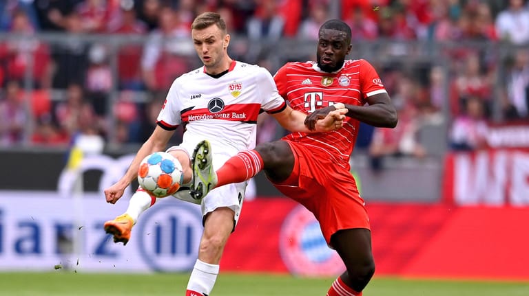 Sasa Kalajdzic (l.) im Duell mit Dayot Upamecano. Der Stuttgarter wird seit Wochen mit dem FC Bayern in Verbindung gebracht.
