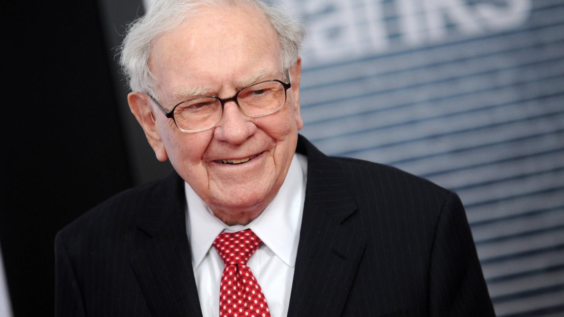 Investor Warren Buffett (Archivbild): Rohstoffaktien können eine gute Anlage sein, schreibt t-online-Kolumnistin Jessica Schwarzer.