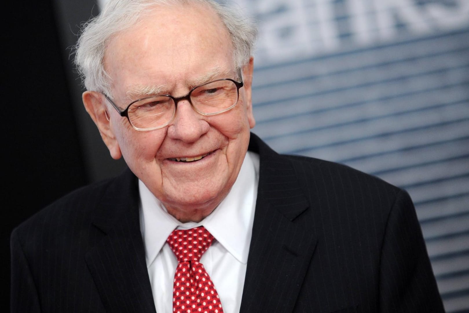 Investor Warren Buffett (Archivbild): Rohstoffaktien können eine gute Anlage sein, schreibt t-online-Kolumnistin Jessica Schwarzer.