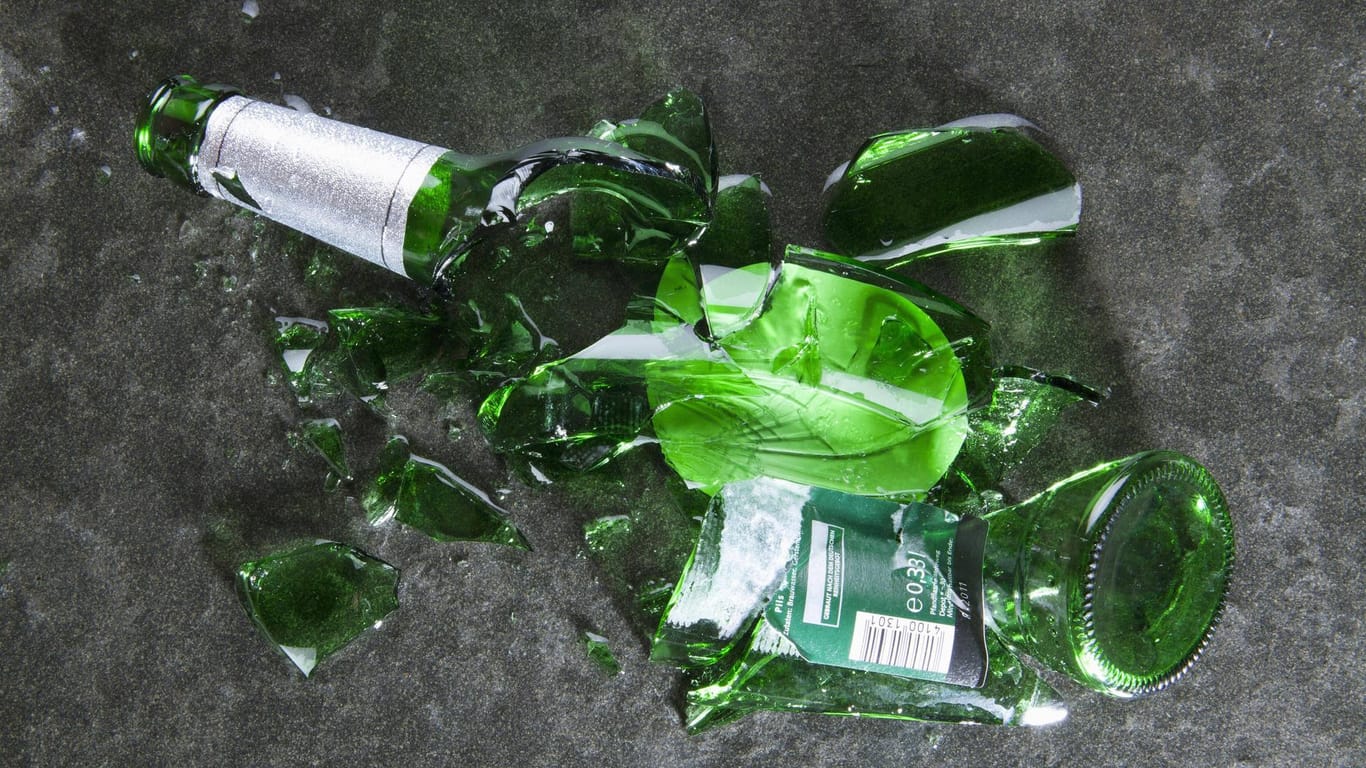 Zerbrochene Flasche: Theoretisch können Sie auf für kaputte Getränkeverpackungen das Pfand zurückerhalten.
