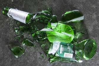 Zerbrochene Flasche: Theoretisch können Sie auf für kaputte Getränkeverpackungen das Pfand zurückerhalten.