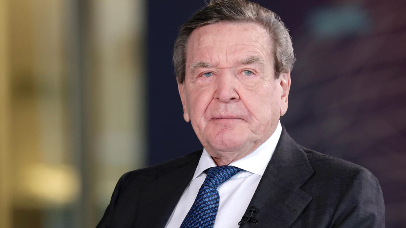 Gerhard Schröder: "Er war, ist und wird überzeugtes SPD-Mitglied bleiben", sagt der Anwalt des Altkanzlers.