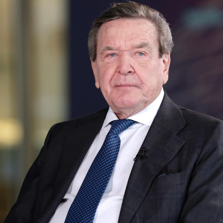 Gerhard Schröder: "Er war, ist und wird überzeugtes SPD-Mitglied bleiben", sagt der Anwalt des Altkanzlers.