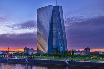 Zentrale der Europäischen Zentralbank in Frankfurt (Symbolbild): Die Preise steigen im Euroraum weiter im Rekordtempo.