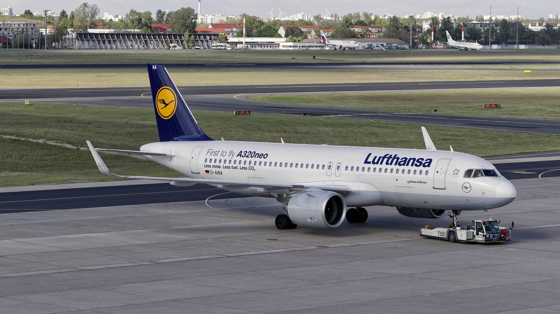 Ein Airbus A 320neo der Lufthansa (Symbolbild): China hat 96 Flugzeuge geordert. Ein Airbus A 320neo der Lufthansa (Symbolbild): China hat 96 Flugzeuge geordert.