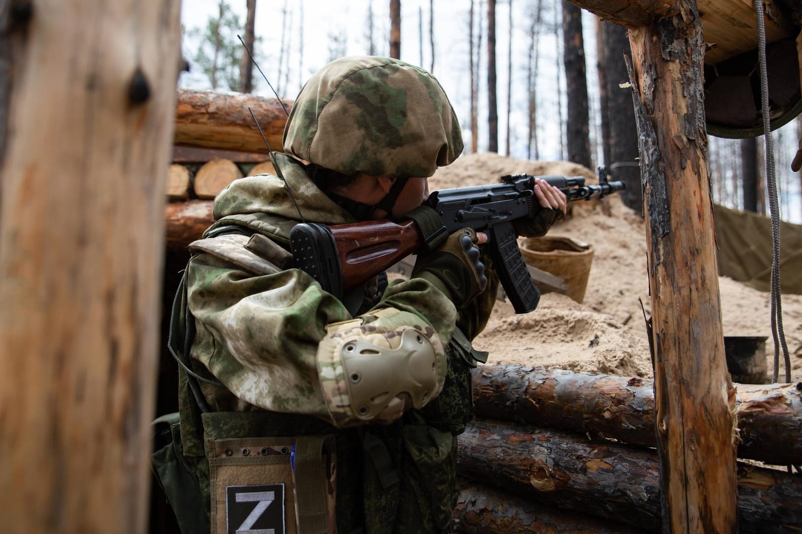 Russischer Soldat außerhalb von Sjewjerodonezk: Mittlerweile ist die ukrainische Stadt von der russischen Armee eingenommen.