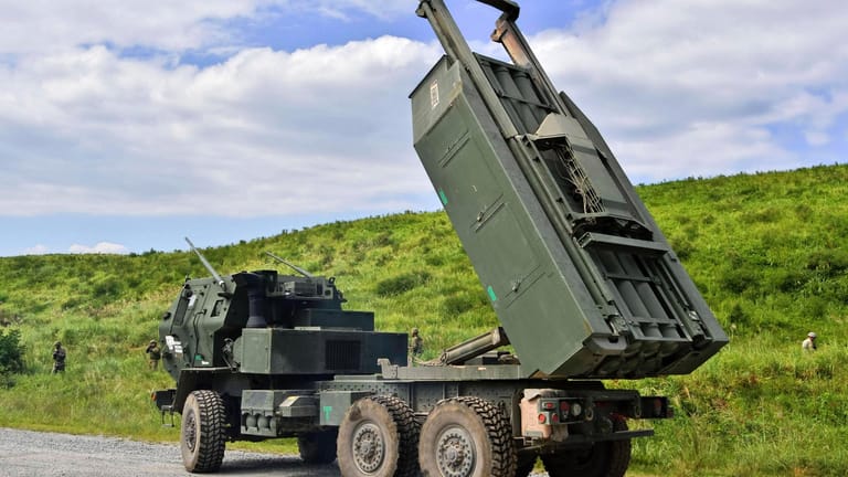 Das Artillerie Raketensystem M142 der U S Army (Archivbild): Die USA wollen weitere Raketensysteme in die Ukraine schicken.