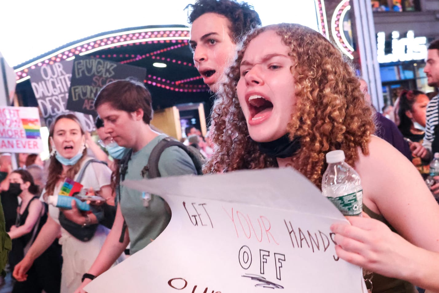 Proteste gegen das Urteil des Supreme Courts in New York: Stimmt das Repräsentatenhaus des Bundesstaats zu, sollen bald die Wähler über ein Recht auf Abtreibung entscheiden.