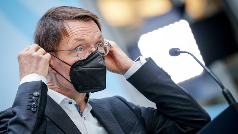 Karl Lauterbach: Der Gesundheitsminister ist ein Verfechter der FFP2-Maske.