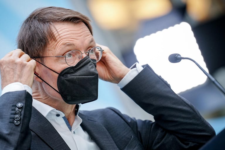 Karl Lauterbach: Der Gesundheitsminister ist ein Verfechter der FFP2-Maske.
