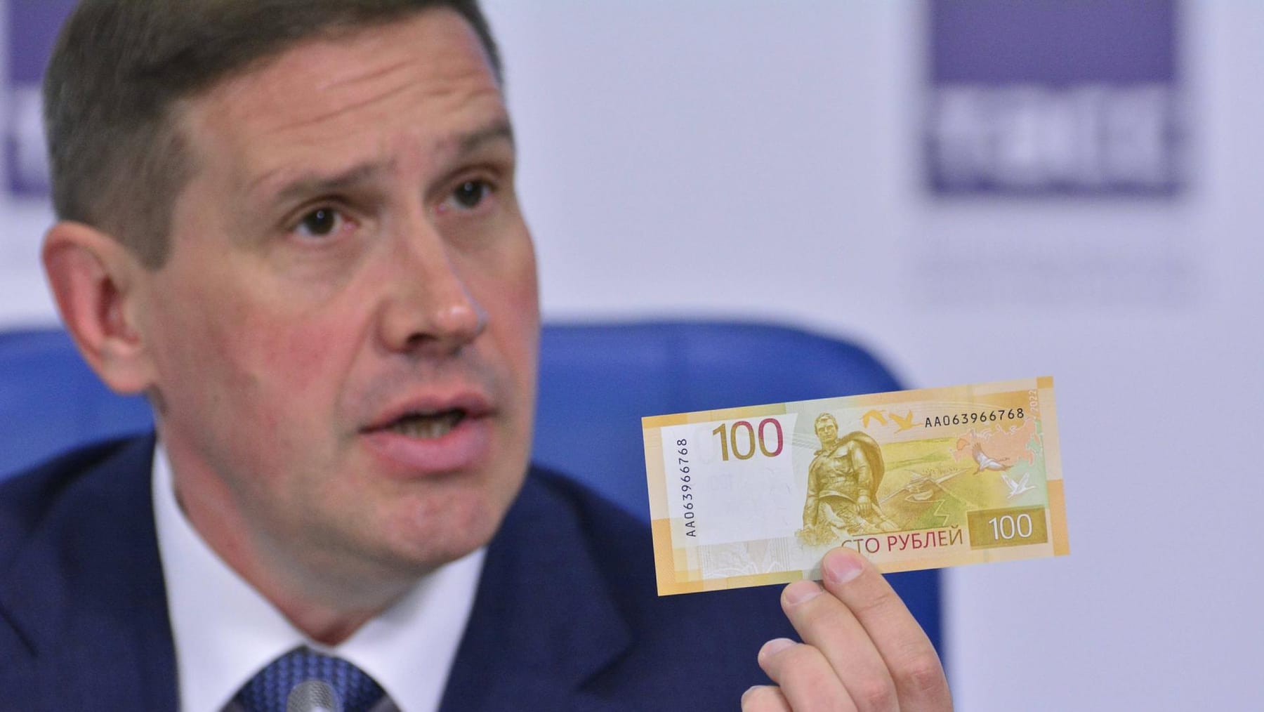 Uang kertas 100 rubel baru tidak dapat ditarik di Rusia