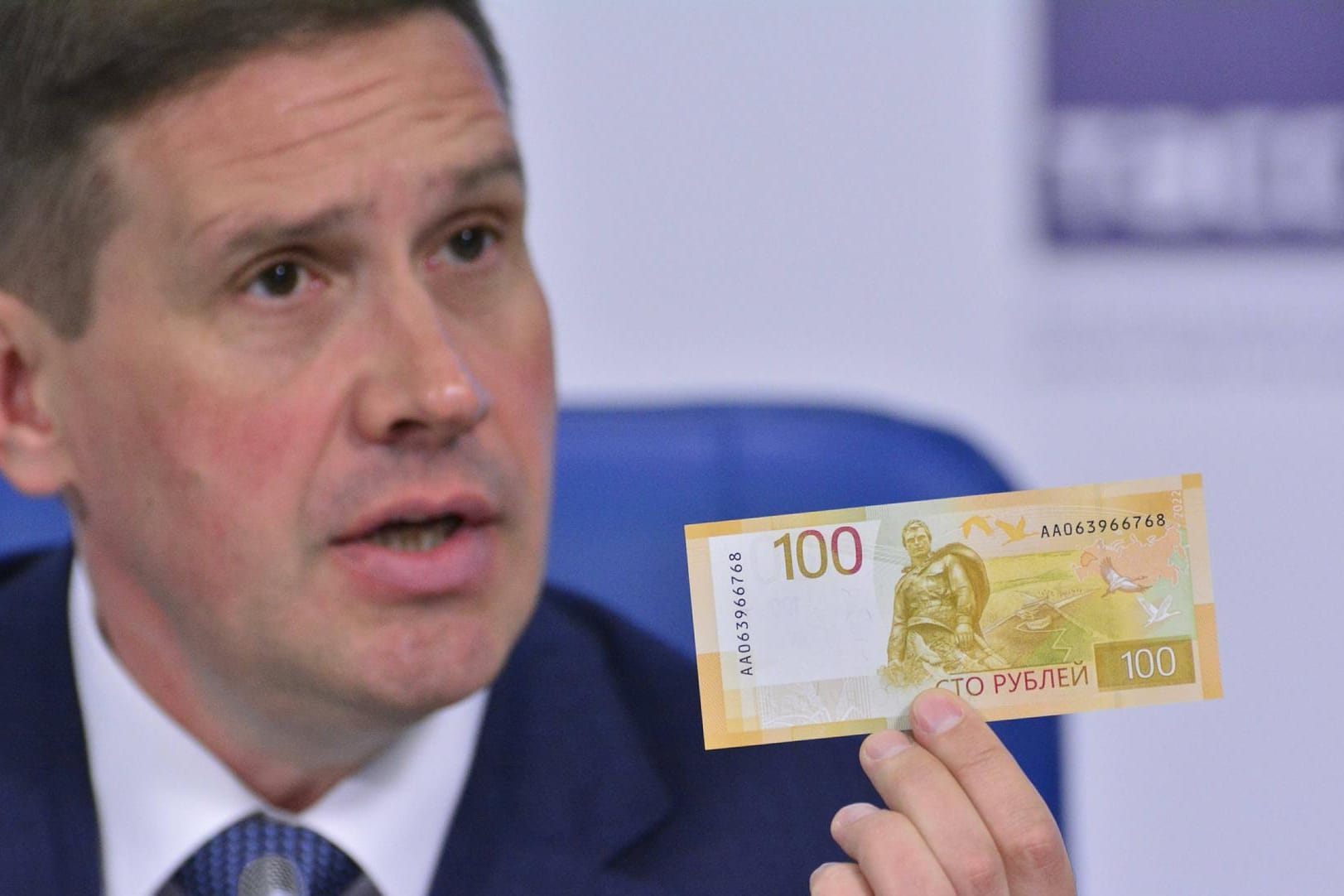 The Central Bank of the Russian Federation introduced a new one hundred ruble banknote. TASS, Moscow, June 30, 2022. On The Central Bank of the Russian Federation introduced a new one hundred ruble banknote. TASS, Moscow, June 30, 2022. On