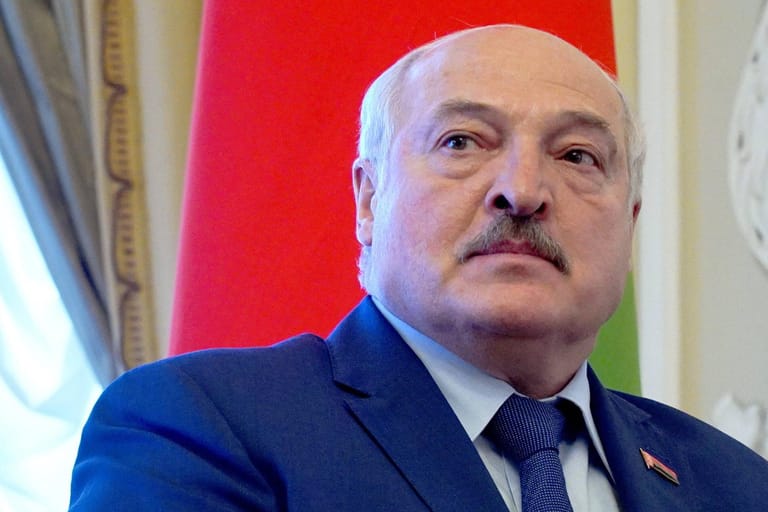 Alexander Lukaschenko (Archiv): Der Präsident von Belarus wirft Kiew offenbar Raketenangriffe auf sein Land vor.