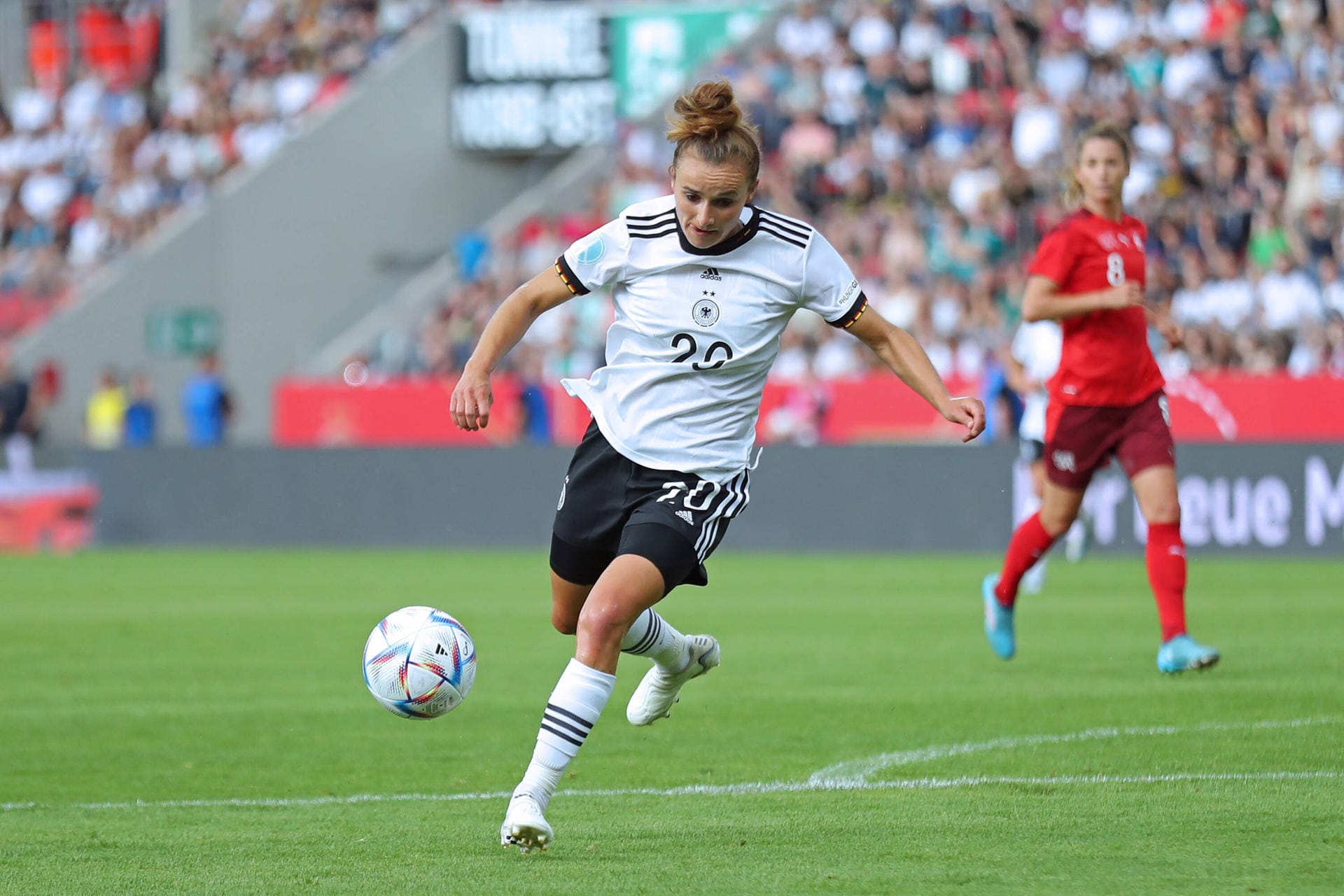 Mittelfeld/Sturm: Lina Magull, FC Bayern