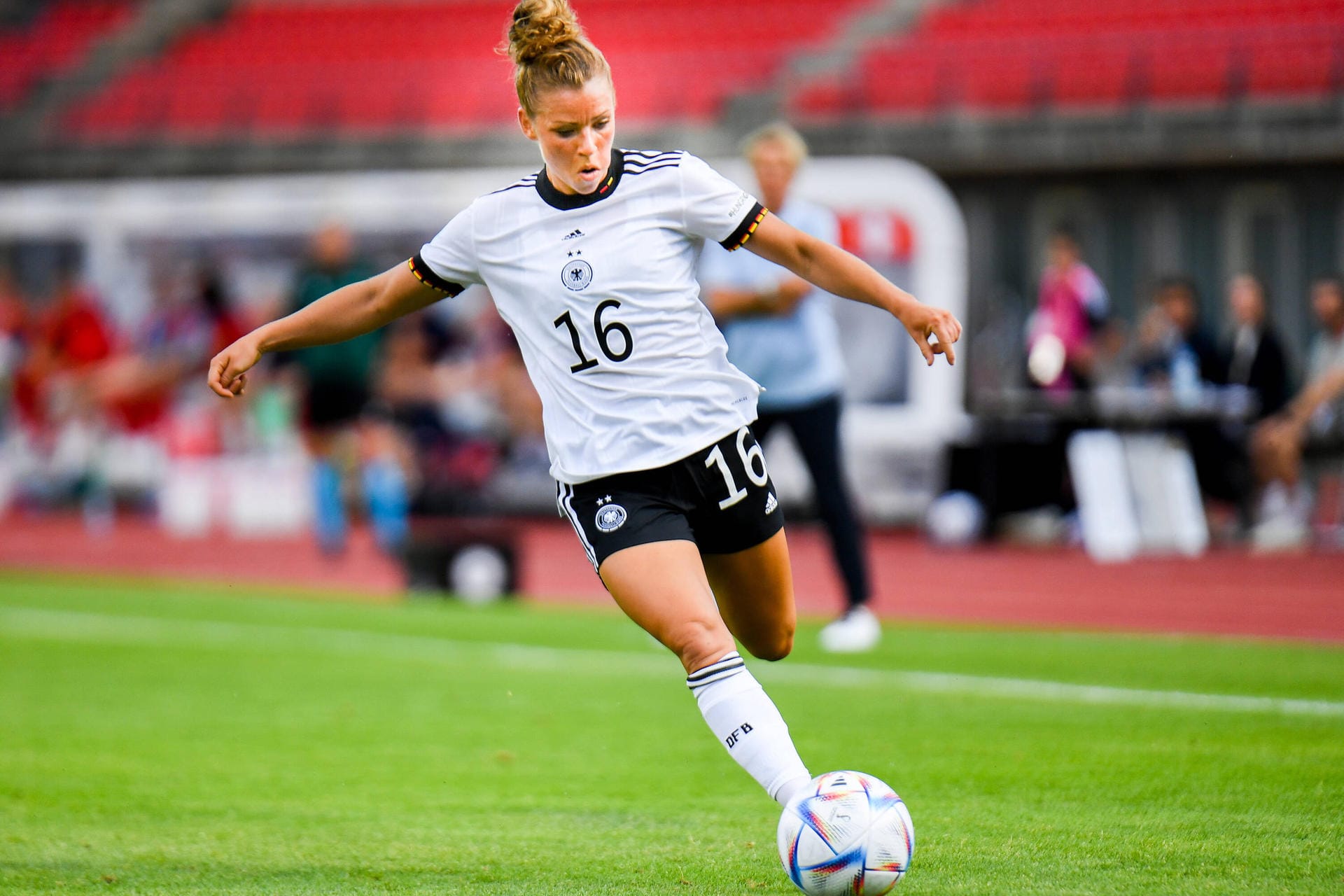 Mittelfeld/Sturm: Linda Dallmann, FC Bayern