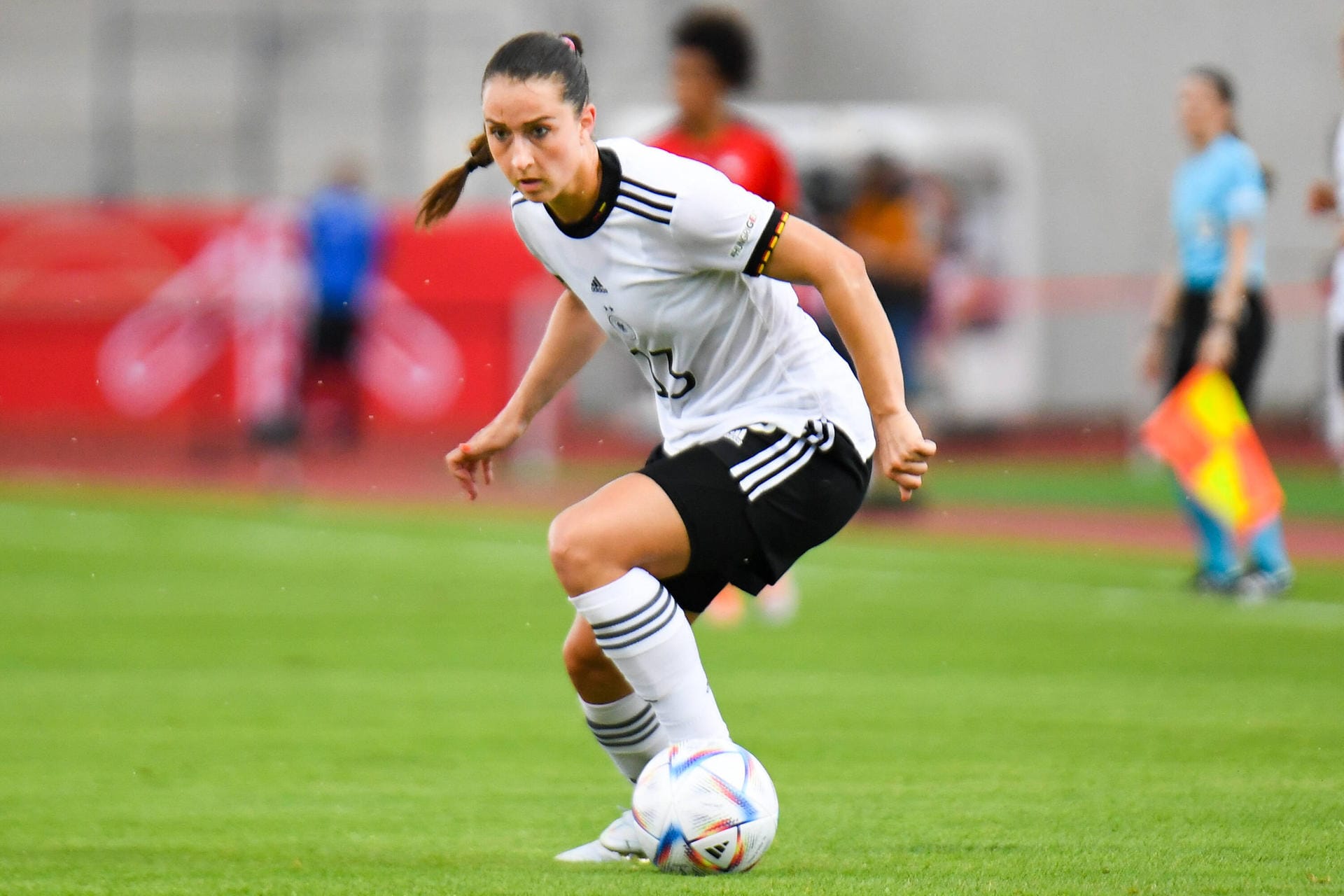 Mittelfeld/Sturm: Sara Däbritz, bisher Paris Saint-Germain, geht zu Olympique Lyon
