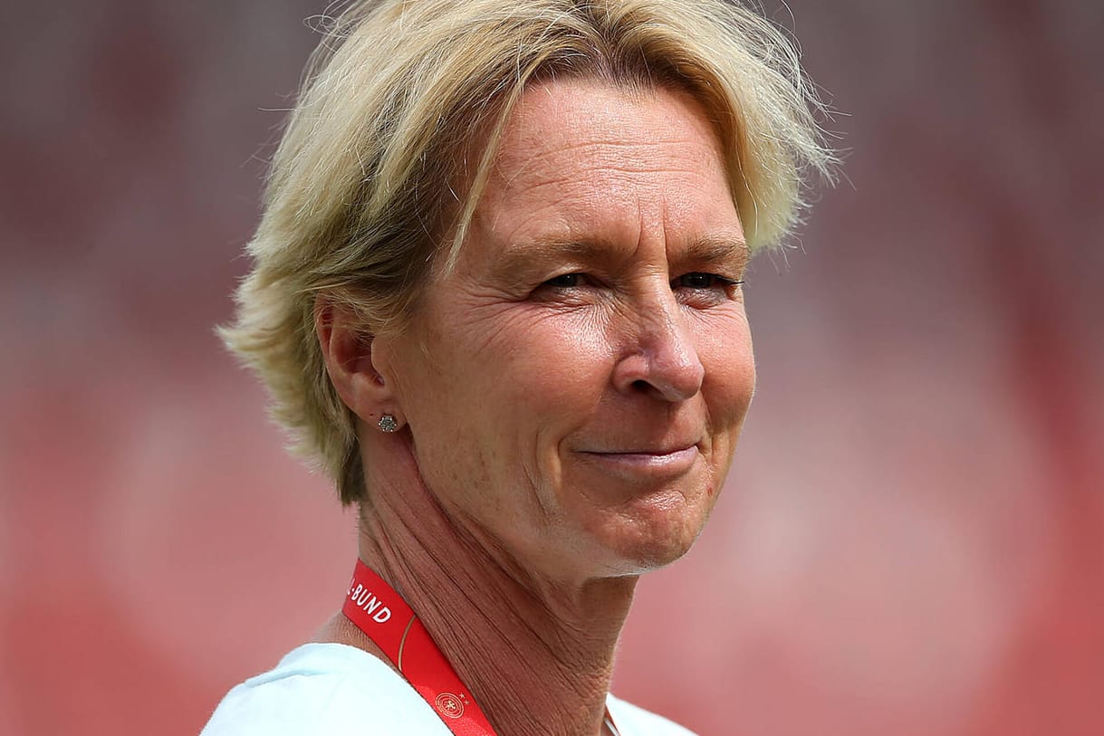 Bundestrainerin Martina Voss-Tecklenburg (Foto) hat den Kader für die Frauen-Europameisterschaft in England bekanntgegeben. Das ist das Team, das den Titel holen will.