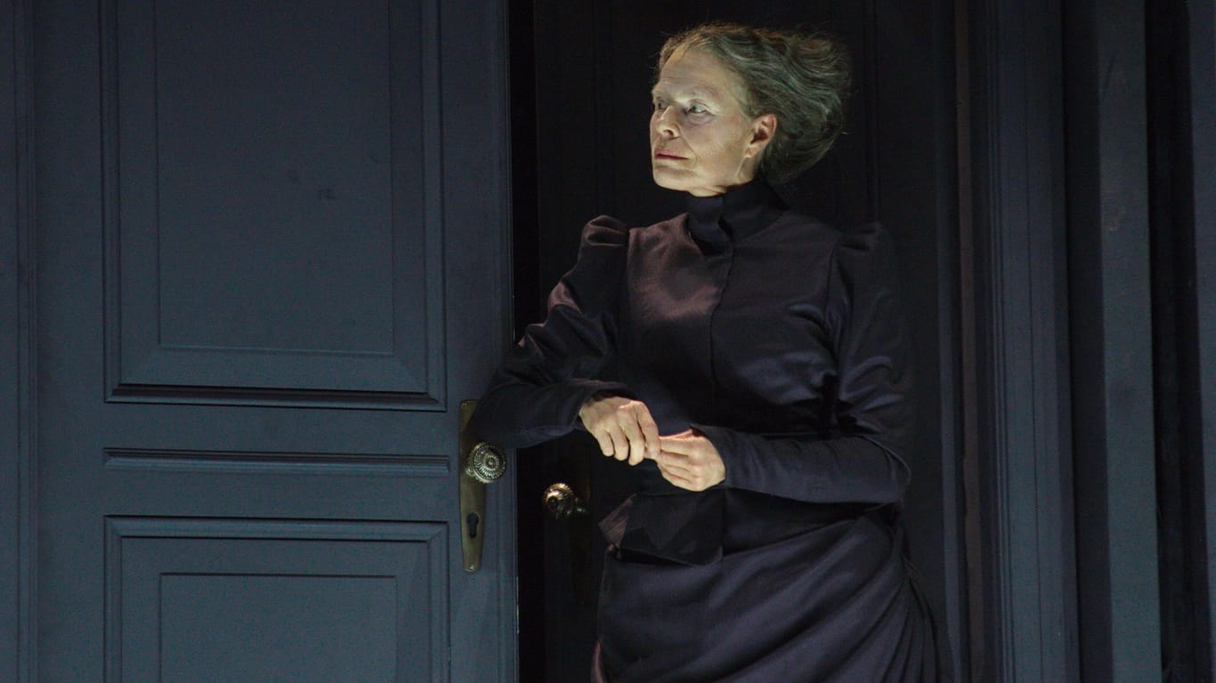 Oktober 2020: Corinna Kirchhoff in "Gespenster" von Henrik Ibsen im Berliner Ensemble. Das Foto wurde kurz vor der Premiere des Stücks aufgenommen.