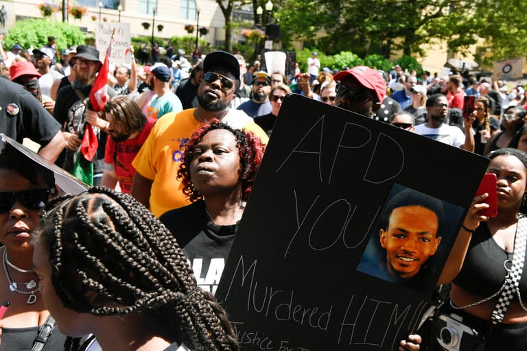 Demonstranten bei einem Protest in Akron, Ohio: Vor einer Woche starb Jayland Walker bei einem Polizeieinsatz.
