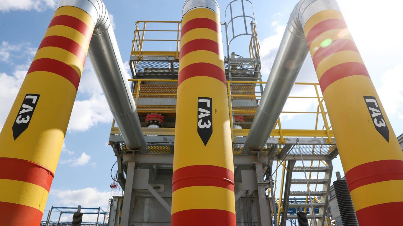 Gasleitungen des Konzerns Gazprom (Symbolbild): Derzeit sind die deutschen Gasspeicher zu rund 60 Prozent gefüllt.