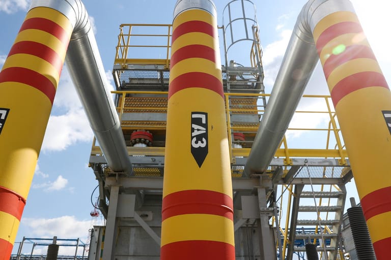 Gasleitungen des Konzerns Gazprom (Symbolbild): Derzeit sind die deutschen Gasspeicher zu rund 60 Prozent gefüllt.