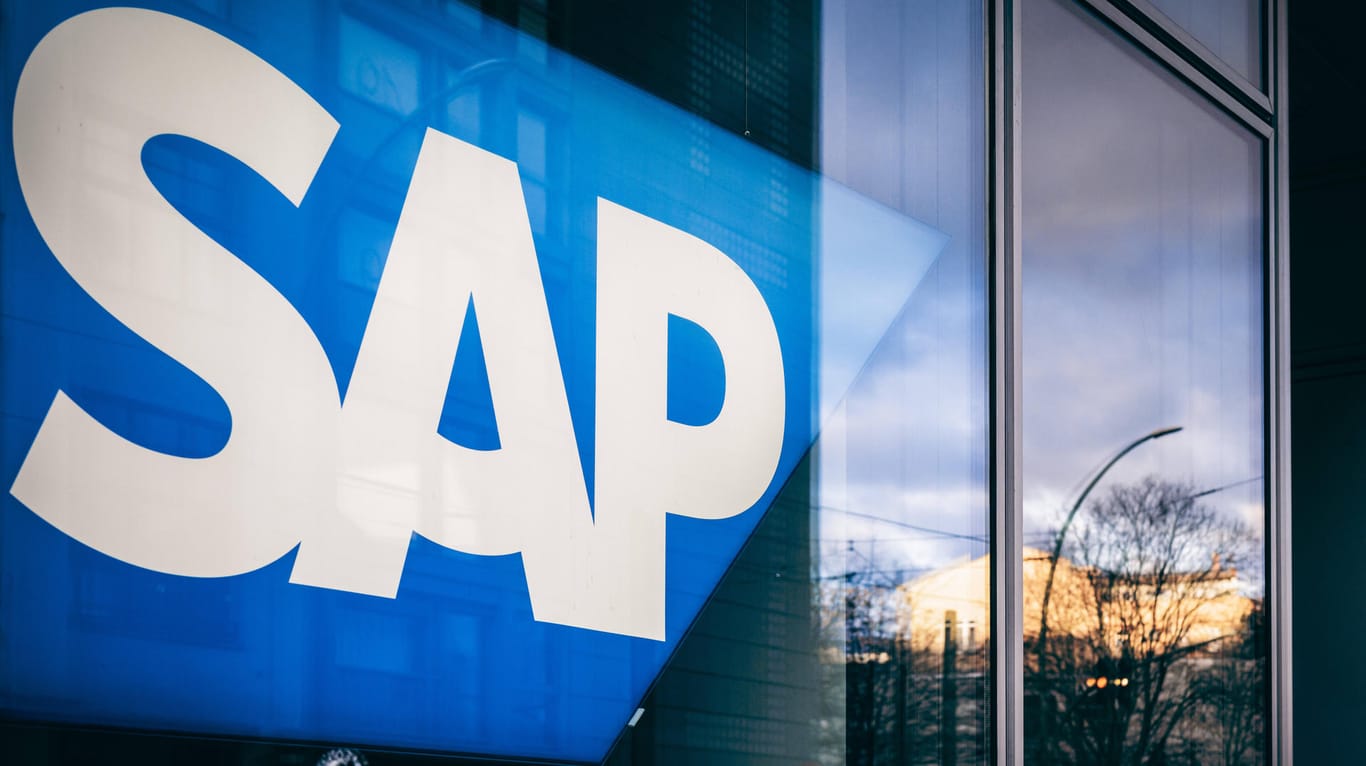 Das Logo von SAP in Berlin (Symbolbild): Der Dax-Konzern ist zwar immer noch das wertvollste deutsche Unternehmen, aber für die Top 100 weltweit reicht es dennoch nicht mehr.